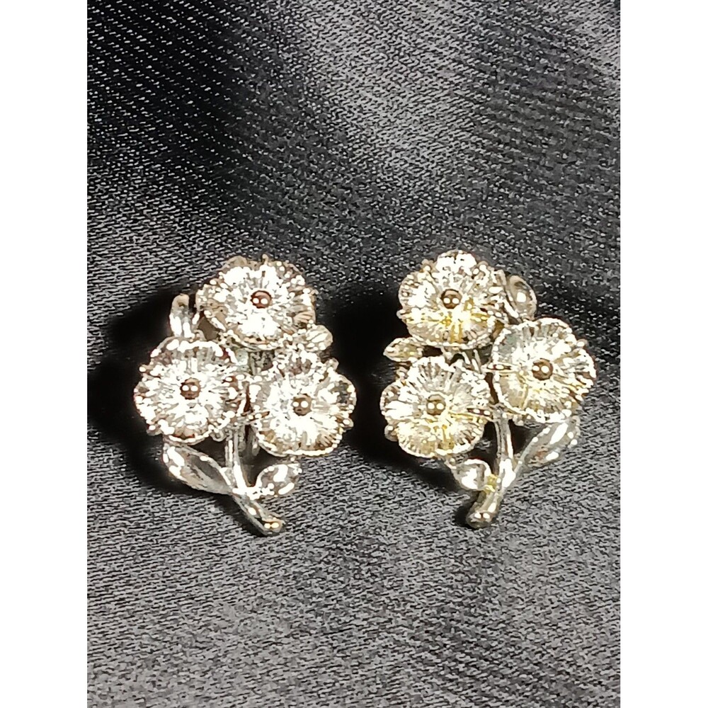 Lisner Signed Flower Silver Toned Screw Back Earrings Clip On EUC